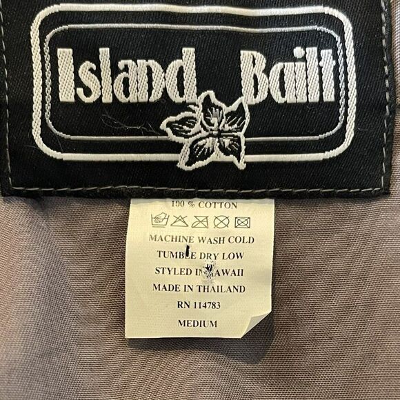 Island Built Button Up Men’s Shirt Size Medium - Picture 4 of 4